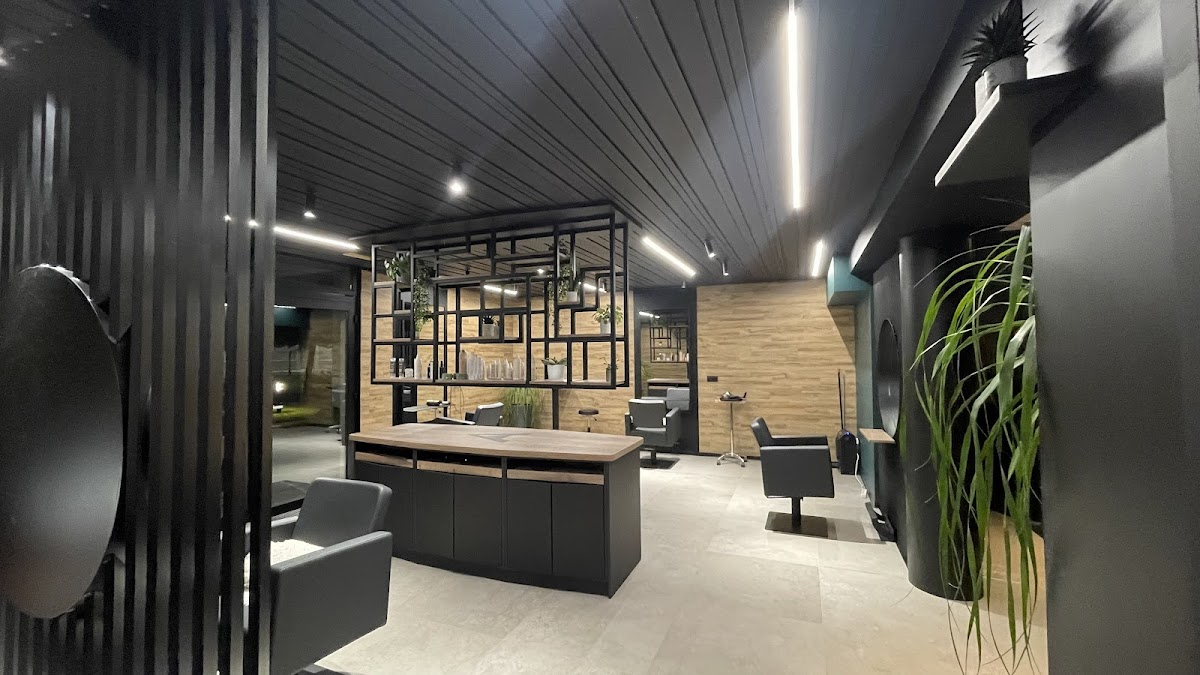 STUDIO A STYLE Coiffure & Head Spa — Avant